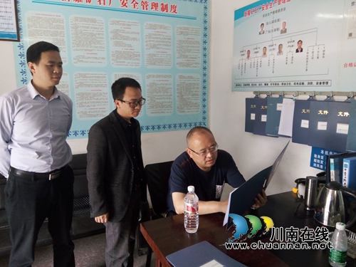 泸县副县长张文杰到石桥镇督查安全生产工作(图3)