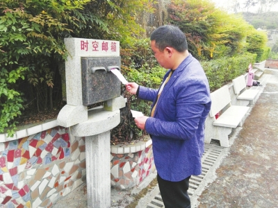 倡导“无火” 自贡南山公墓垃圾今年少了一半(图3) 倡导“无火” 自贡南山公墓垃圾今年少了一半(图3)