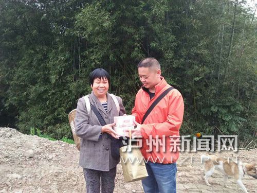 又画草图又捐20万 成都好心人助力泸州村道通车(图1) 又画草图又捐20万 成都好心人助力泸州村道通车(图1)