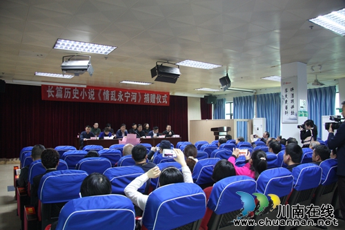 江西作家向泸州捐赠长篇小说 再现家乡抗战风采(图3) 江西作家向泸州捐赠长篇小说 再现家乡抗战风采(图3)