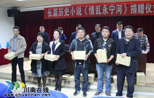 江西作家向泸州捐赠长篇小说 再现家乡抗战风采(图11) 江西作家向泸州捐赠长篇小说 再现家乡抗战风采(图11)