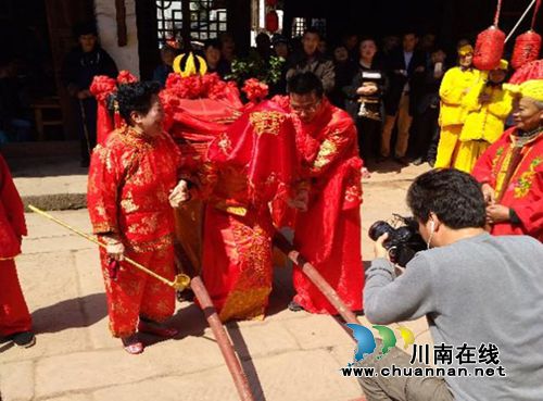 央视镜头下的尧坝古镇 居然找到了这么多宝!(图6) 央视镜头下的尧坝古镇 居然找到了这么多宝!(图6)