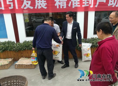 龙马潭区特兴镇“爱心企业”助力精准扶贫(图2)