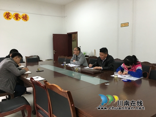 合江县档案局督查自怀镇档案执法工作(图1) 合江县档案局督查自怀镇档案执法工作(图1)