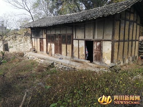 只为一句承诺&nbsp;自贡董家三代人为恩人守墓118年(图2)