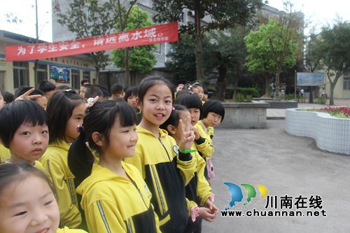 泸县云龙镇学校举办第三届合唱节(图2) 泸县云龙镇学校举办第三届合唱节(图2)