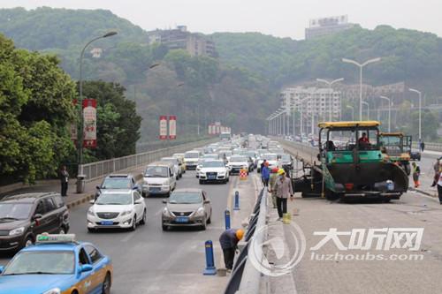 沱江二桥北岸高架重新投用 老桥维修方案待定(图1) 沱江二桥北岸高架重新投用 老桥维修方案待定(图1)