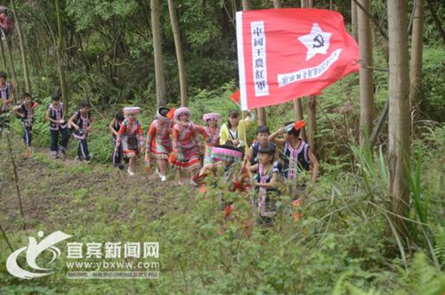重走长征路 兴文首届石海红色旅游文化节开幕(图2) 重走长征路 兴文首届石海红色旅游文化节开幕(图2)