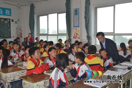 泸县百和镇开展“通雅和”三维灵通课堂教学研讨活动(图1)