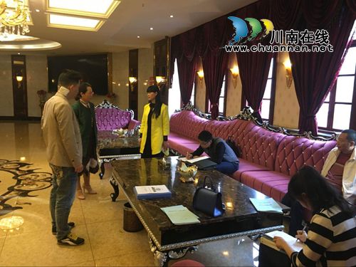 红星街道开展联合执法&nbsp;收缴无证网吧6台电脑(图2)