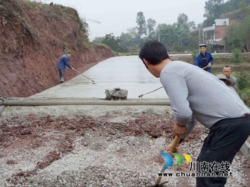 合江白鹿镇江合村：修路延伸村民致富梦想(图1)