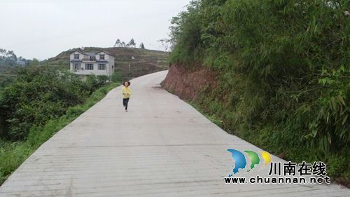 合江白鹿镇江合村：修路延伸村民致富梦想(图2)