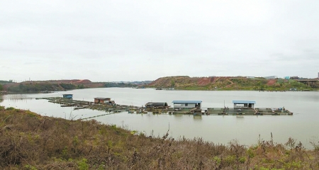 沱江沿岸最后的渔民&nbsp;十年迁徙终将“上岸”(图1)