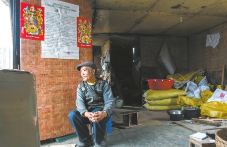 沱江沿岸最后的渔民&nbsp;十年迁徙终将“上岸”(图2)