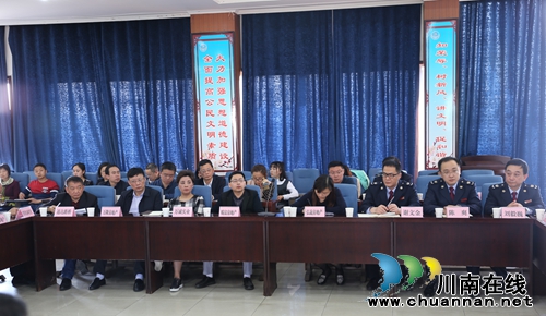 泸州开展税企对话暨营改增政策大辅导宣传活动(图2)