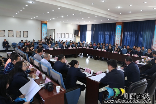 泸州开展税企对话暨营改增政策大辅导宣传活动(图1)