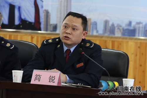 泸州开展税企对话暨营改增政策大辅导宣传活动(图4)