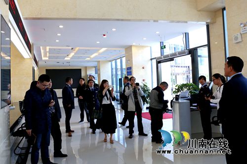 泸州高新区国税局启动第26个税收宣传月活动(图2) 泸州高新区国税局启动第26个税收宣传月活动(图2)