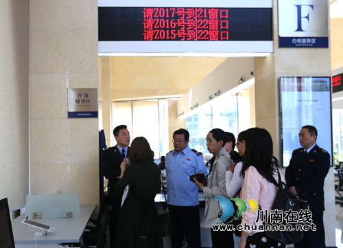 泸州高新区国税局启动第26个税收宣传月活动(图6) 泸州高新区国税局启动第26个税收宣传月活动(图6)