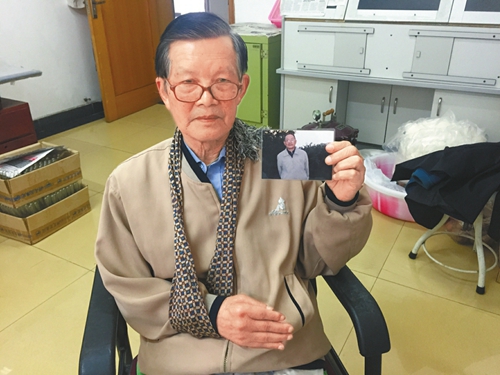 内江一老人以为好友已故　清明去烧香发现还活着(图2)