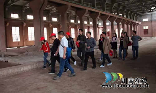 泸州美协采风团首次走进仙潭酒厂(图4)