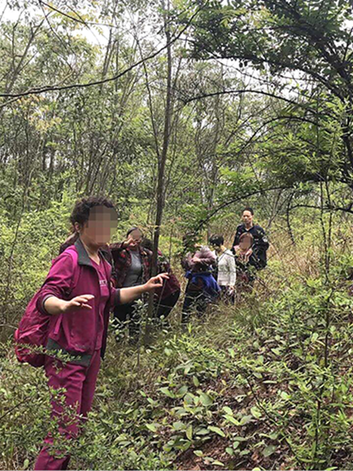 遂宁9名老人被困密林3小时&nbsp;用手机定位获救(图2)