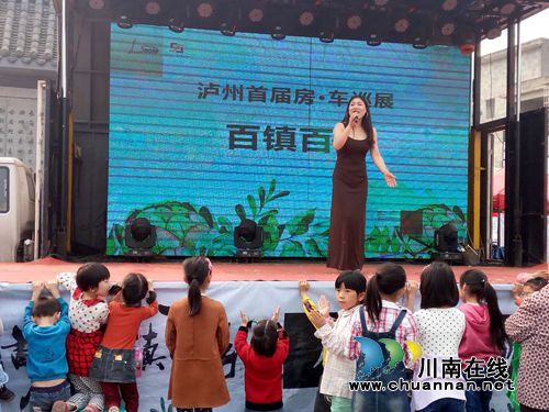 美女与蛇火热劲舞!房车巡展让尧坝古镇春光美(图2) 美女与蛇火热劲舞!房车巡展让尧坝古镇春光美(图2)