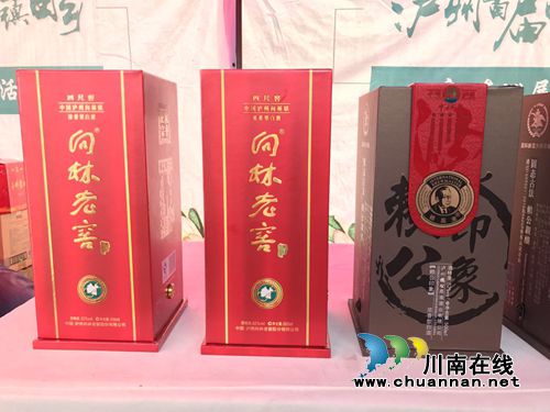 美女与蛇火热劲舞!房车巡展让尧坝古镇春光美(图12) 美女与蛇火热劲舞!房车巡展让尧坝古镇春光美(图12)