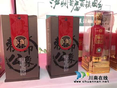 美女与蛇火热劲舞!房车巡展让尧坝古镇春光美(图11) 美女与蛇火热劲舞!房车巡展让尧坝古镇春光美(图11)