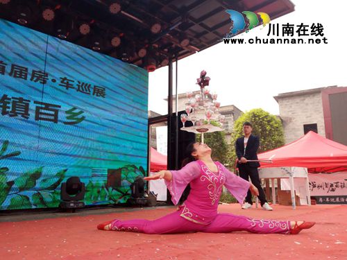 美女与蛇火热劲舞!房车巡展让尧坝古镇春光美(图14) 美女与蛇火热劲舞!房车巡展让尧坝古镇春光美(图14)