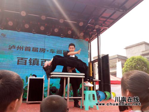 美女与蛇火热劲舞!房车巡展让尧坝古镇春光美(图19) 美女与蛇火热劲舞!房车巡展让尧坝古镇春光美(图19)