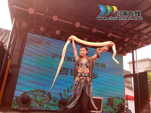 美女与蛇火热劲舞!房车巡展让尧坝古镇春光美(图22) 美女与蛇火热劲舞!房车巡展让尧坝古镇春光美(图22)