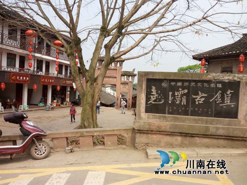美女与蛇火热劲舞!房车巡展让尧坝古镇春光美(图24) 美女与蛇火热劲舞!房车巡展让尧坝古镇春光美(图24)