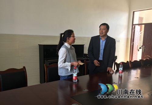 社会爱心人士资助泸州南城学校贫困生(图1) 社会爱心人士资助泸州南城学校贫困生(图1)