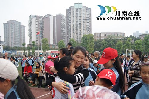 青春无限活力永恒！泸州十八中举行第十二届田径运动会(图3)