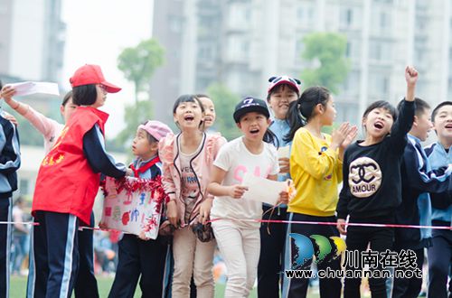 青春无限活力永恒！泸州十八中举行第十二届田径运动会(图1)