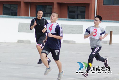 青春无限活力永恒！泸州十八中举行第十二届田径运动会(图5)