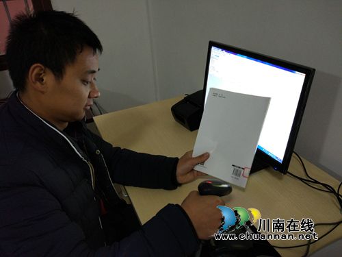 纳溪龙车：贫困户背靠“书山”走上致富路(图1)