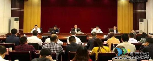 泸县召开2017年季度工作推进暨镇党委书记述职会(图1)