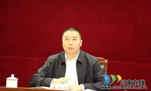 泸县召开2017年季度工作推进暨镇党委书记述职会(图2)