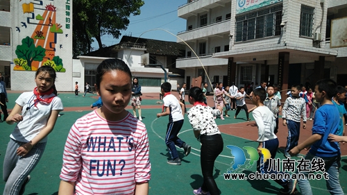 叙永水尾中心校:阳光体育活动展学生风采(图2) 叙永水尾中心校:阳光体育活动展学生风采(图2)