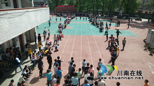 叙永水尾中心校:阳光体育活动展学生风采(图5) 叙永水尾中心校:阳光体育活动展学生风采(图5)