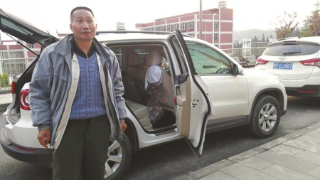 残障男流浪高速路 宜宾救助站历时20天帮他回家(图1) 残障男流浪高速路 宜宾救助站历时20天帮他回家(图1)