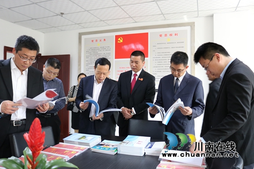 四川省法院基层党建工作经验交流人员实地调研合江县法院(图2) 四川省法院基层党建工作经验交流人员实地调研合江县法院(图2)