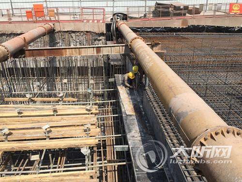 泸州沱二桥下穿隧道主体工程过半 预计8月通车(图2) 泸州沱二桥下穿隧道主体工程过半 预计8月通车(图2)