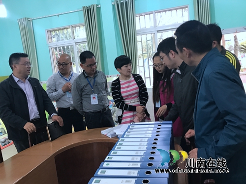 团市委到泸县云龙镇检查指导少先队工作(图1) 团市委到泸县云龙镇检查指导少先队工作(图1)