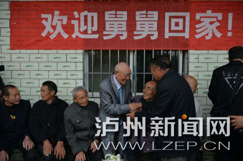 期盼已久的团聚 97岁台湾老兵77年后重回泸州(图1) 期盼已久的团聚 97岁台湾老兵77年后重回泸州(图1)