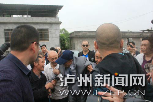 期盼已久的团聚 97岁台湾老兵77年后重回泸州(图4) 期盼已久的团聚 97岁台湾老兵77年后重回泸州(图4)