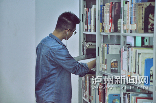 爱读书爱买书&nbsp;泸州人藏书量位居川南之首(图1)