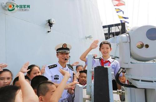 海军成立68周年 泸州舰敞开怀抱向民众开放(图4) 海军成立68周年 泸州舰敞开怀抱向民众开放(图4)